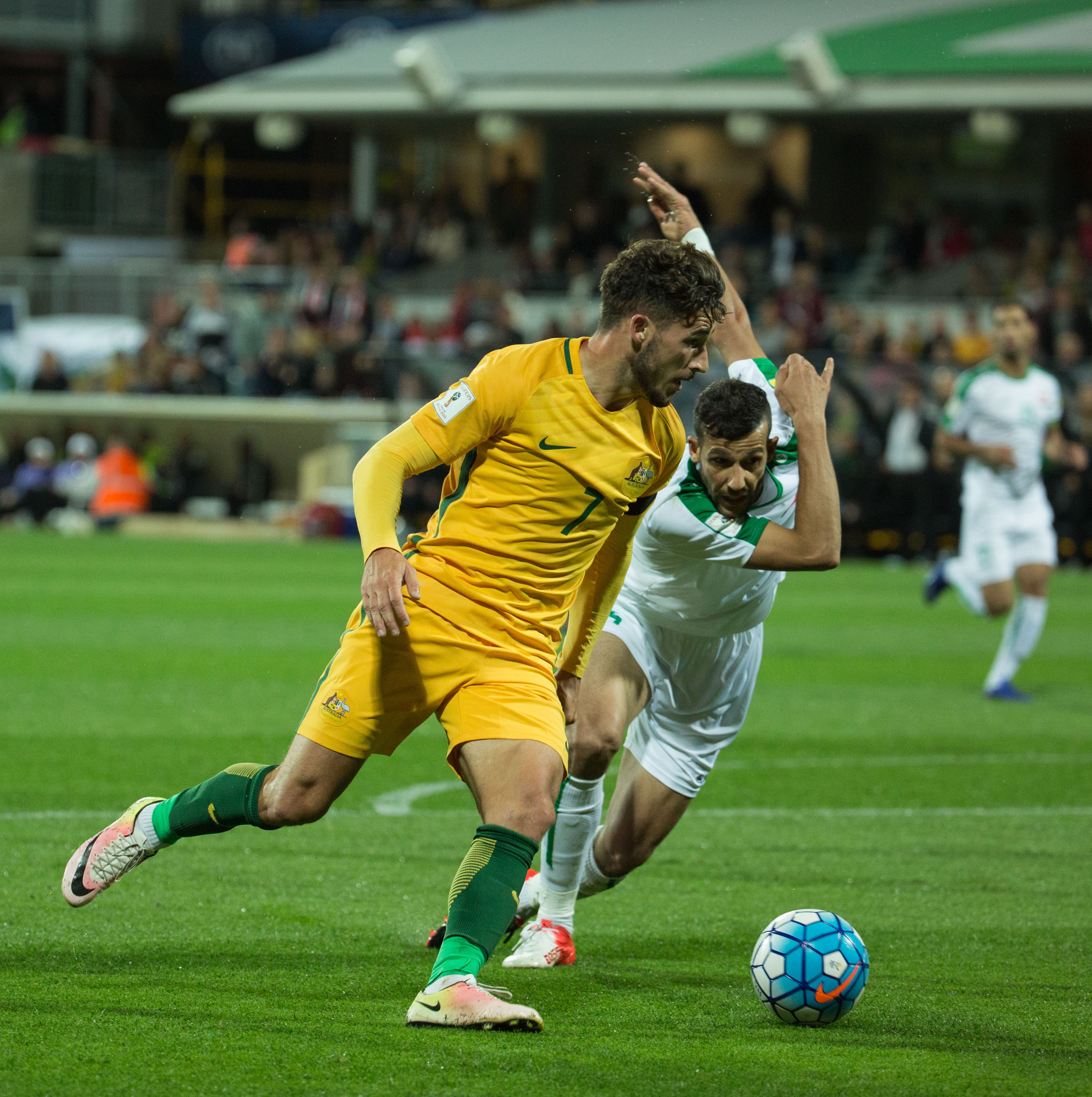 马刺队主场坚守,期待主帅领队取得胜利 马刺队主场坚守,期待主帅领队取得胜利