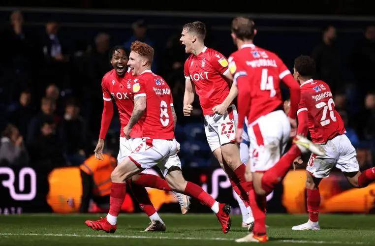 佛罗伦萨中场复出,球队士气大振 佛罗伦萨中场复出,球队士气大振