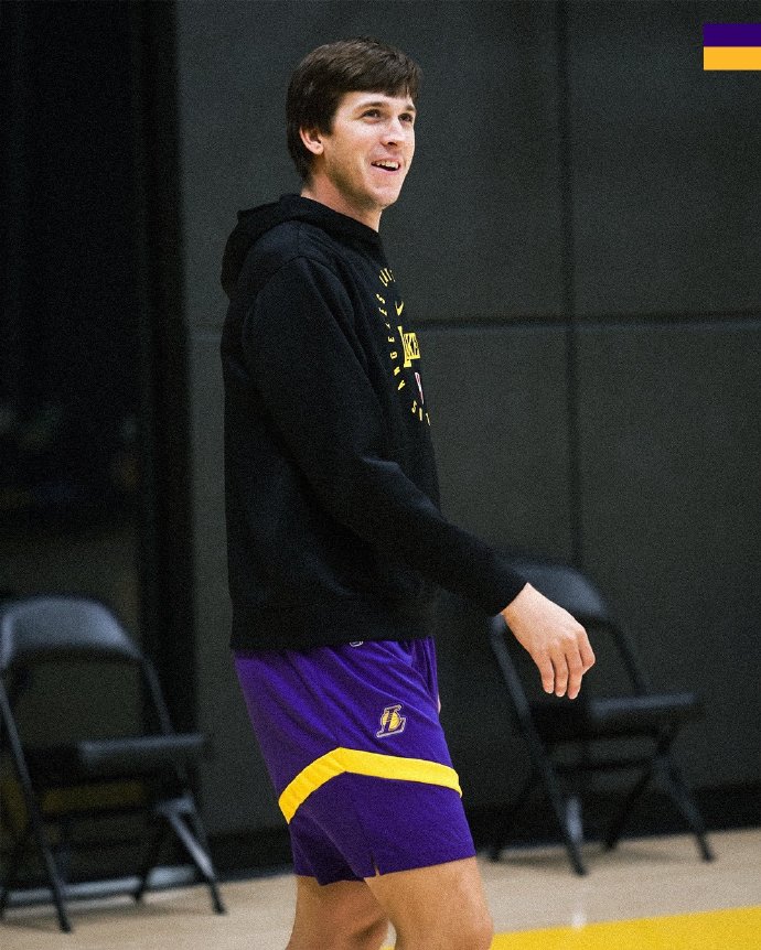 湖人队全面击败猛龙,分区领先地位稳步上升 湖人队全面击败猛龙,分区领先地位稳步上升