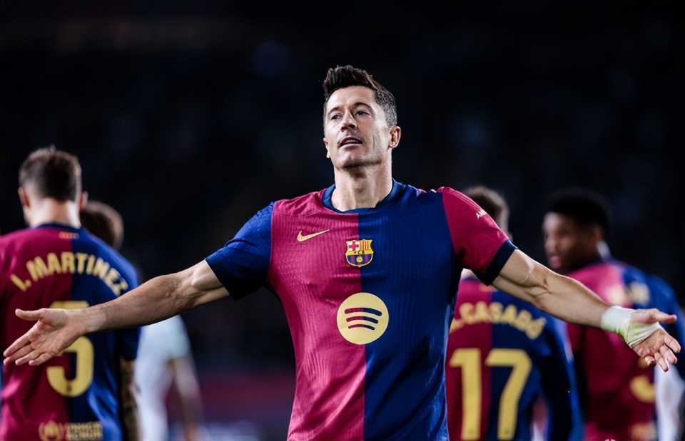 瓦伦西亚连胜,豪取西甲榜首 瓦伦西亚连胜,豪取西甲榜首