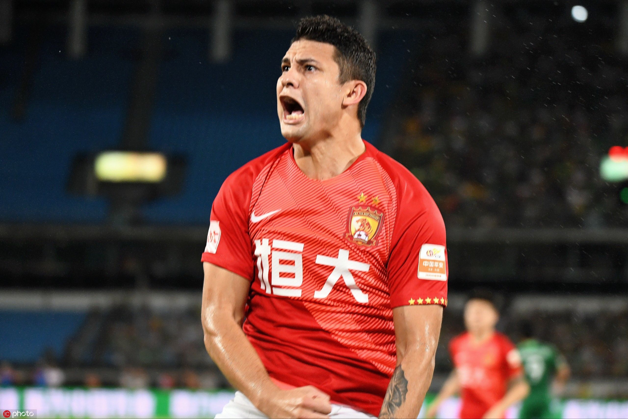 悟空体育-广东广州蓝队在场上表现出色,夺得胜利