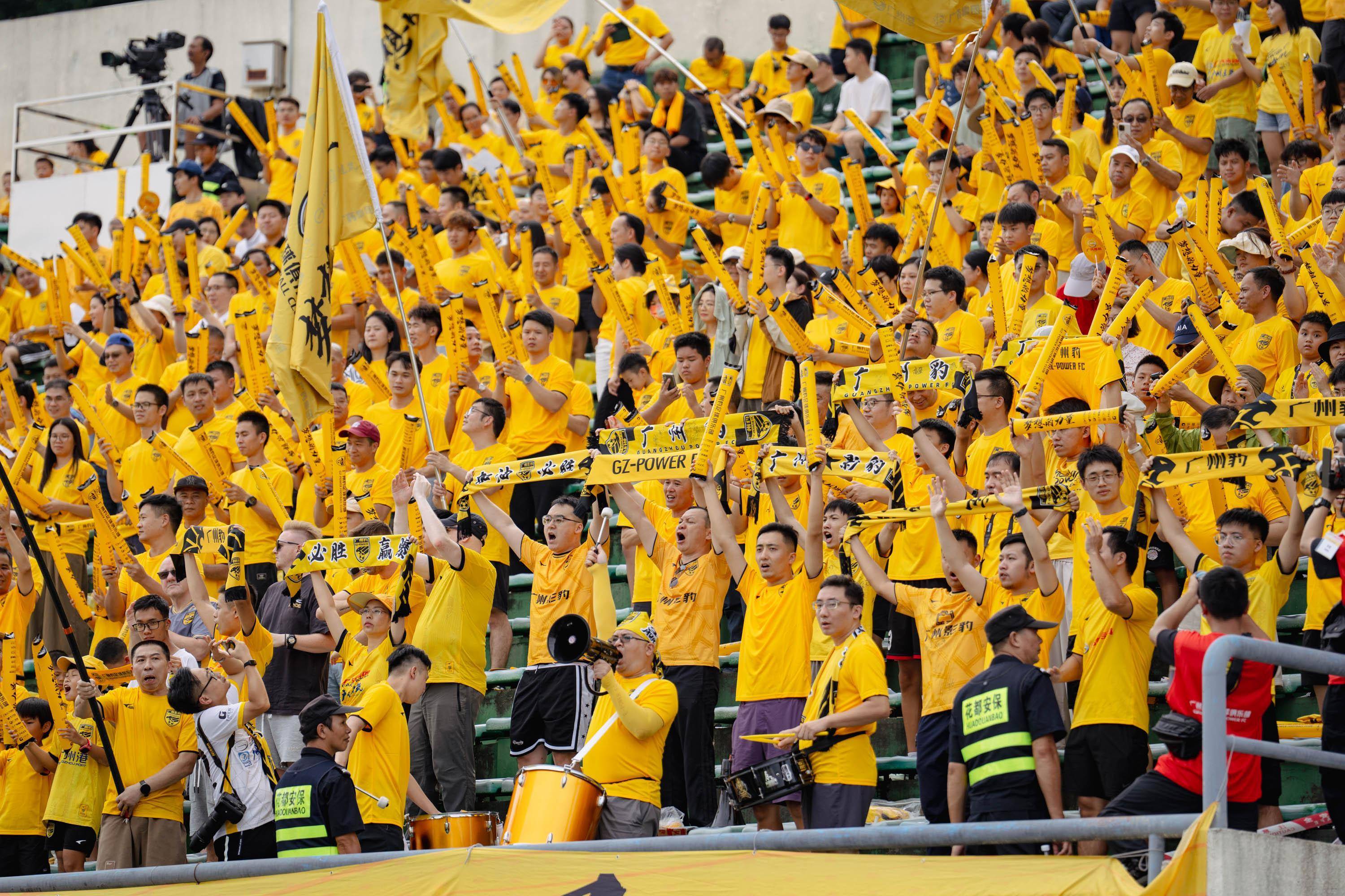 广东队展现强劲实力,获得榜首之位 广东队展现强劲实力,获得榜首之位