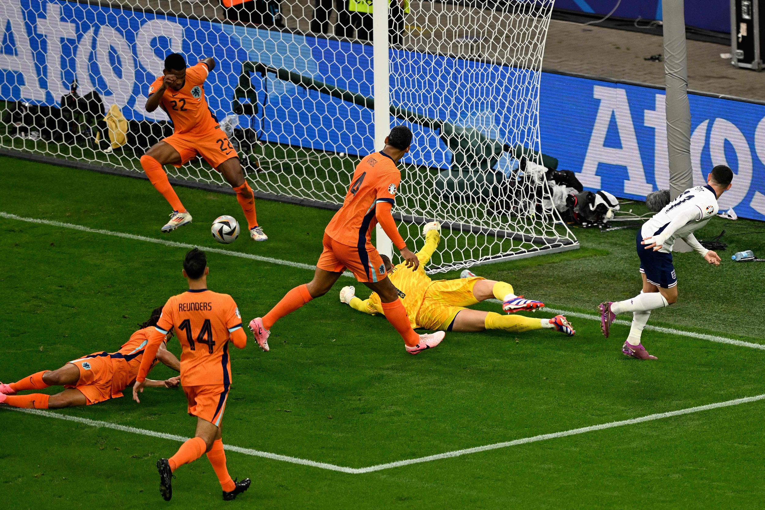 悟空体育官网-荷兰队大比分胜出,实现胜利