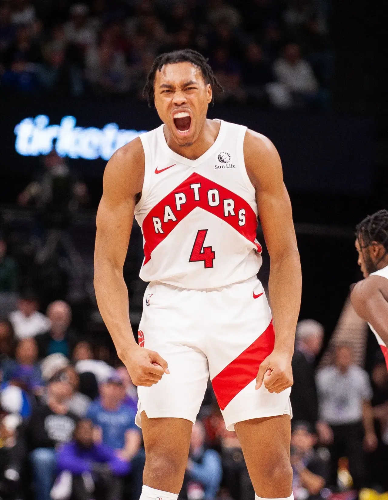 悟空体育-猛龙队全明星替补球员接受采访