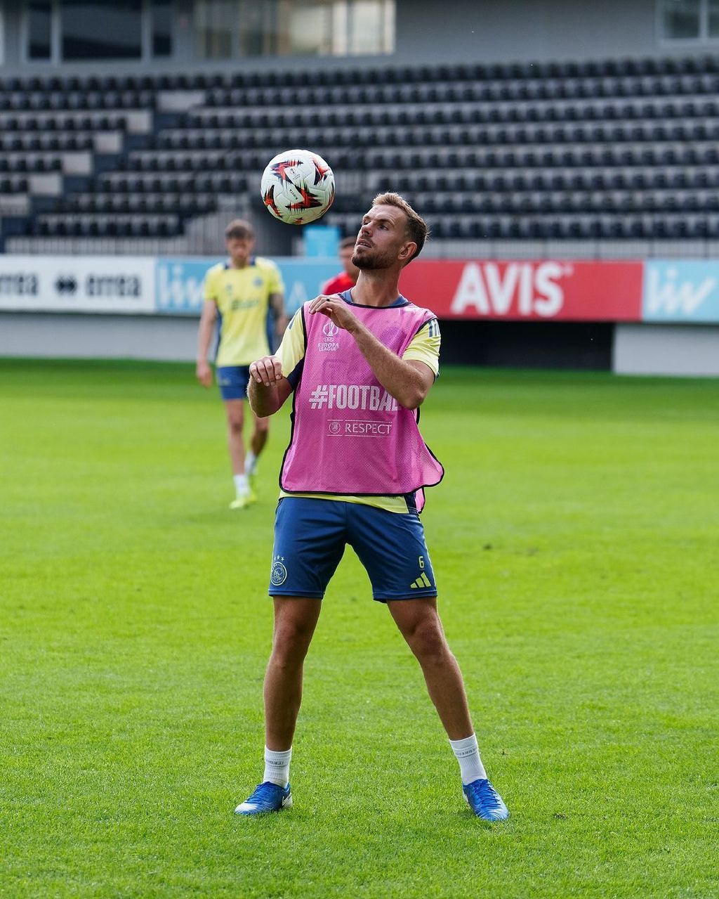 阿贾克斯客场取胜,展现出色发挥晋级前景看好 阿贾克斯客场取胜,展现出色发挥晋级前景看好