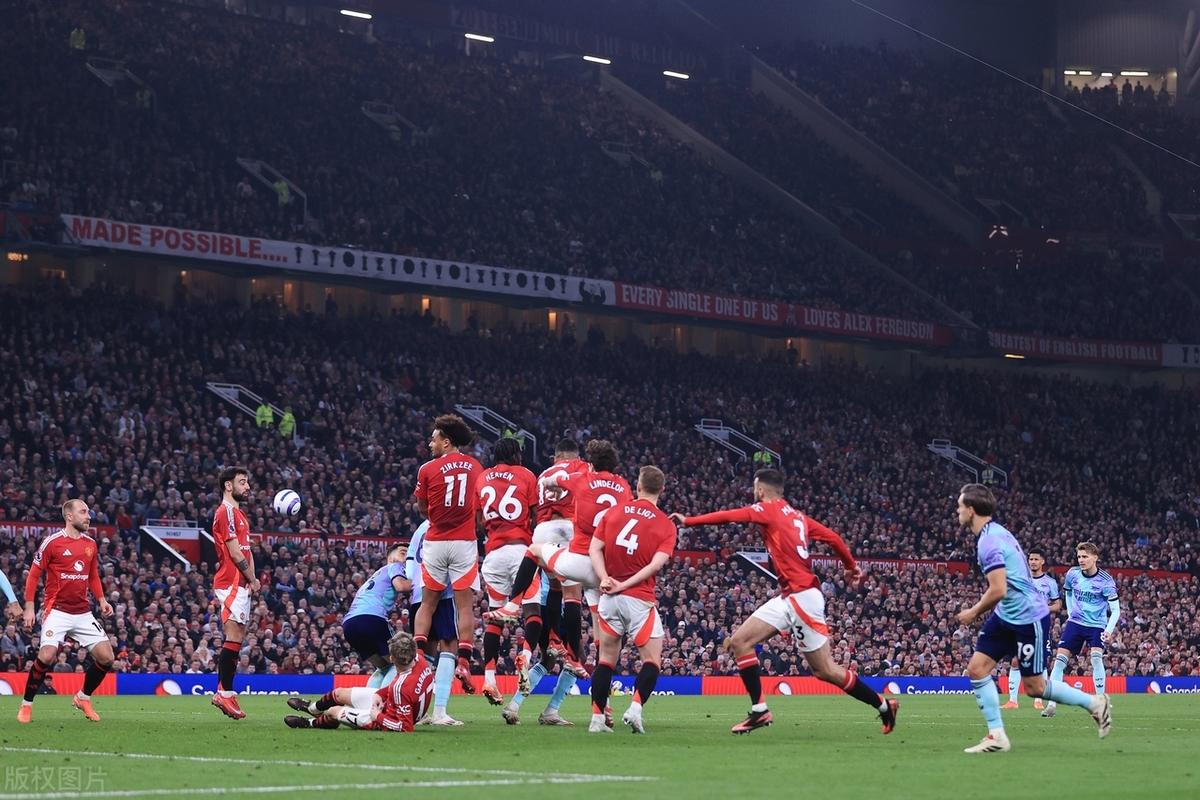 悟空体育官网-曼联门将神勇扑救,助球队逼平对手