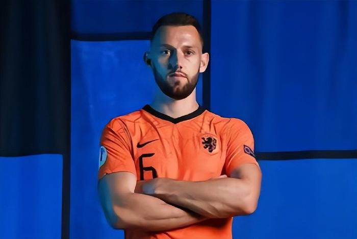 沃尔夫斯堡中卫受重伤,待命周期或数个月! 沃尔夫斯堡中卫受重伤,待命周期或数个月!