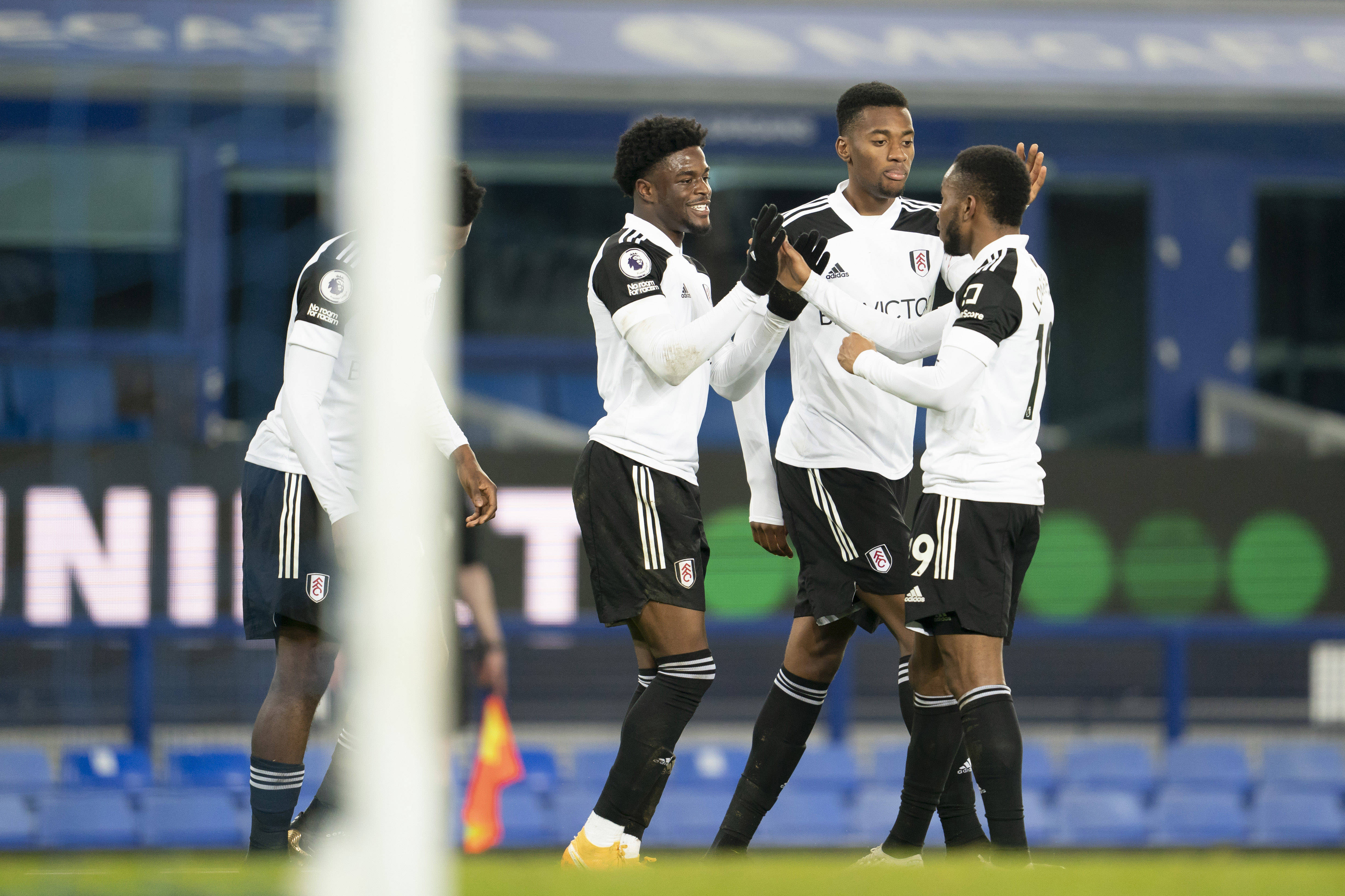 悟空体育-谢菲联遭遇主场失利，排名下滑！