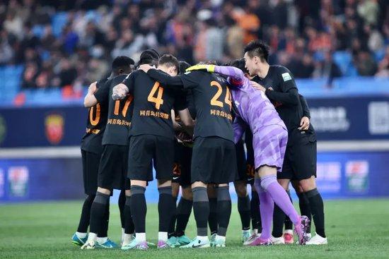 悟空体育-圣多尼亚主场告负,保级形势岌岌可危