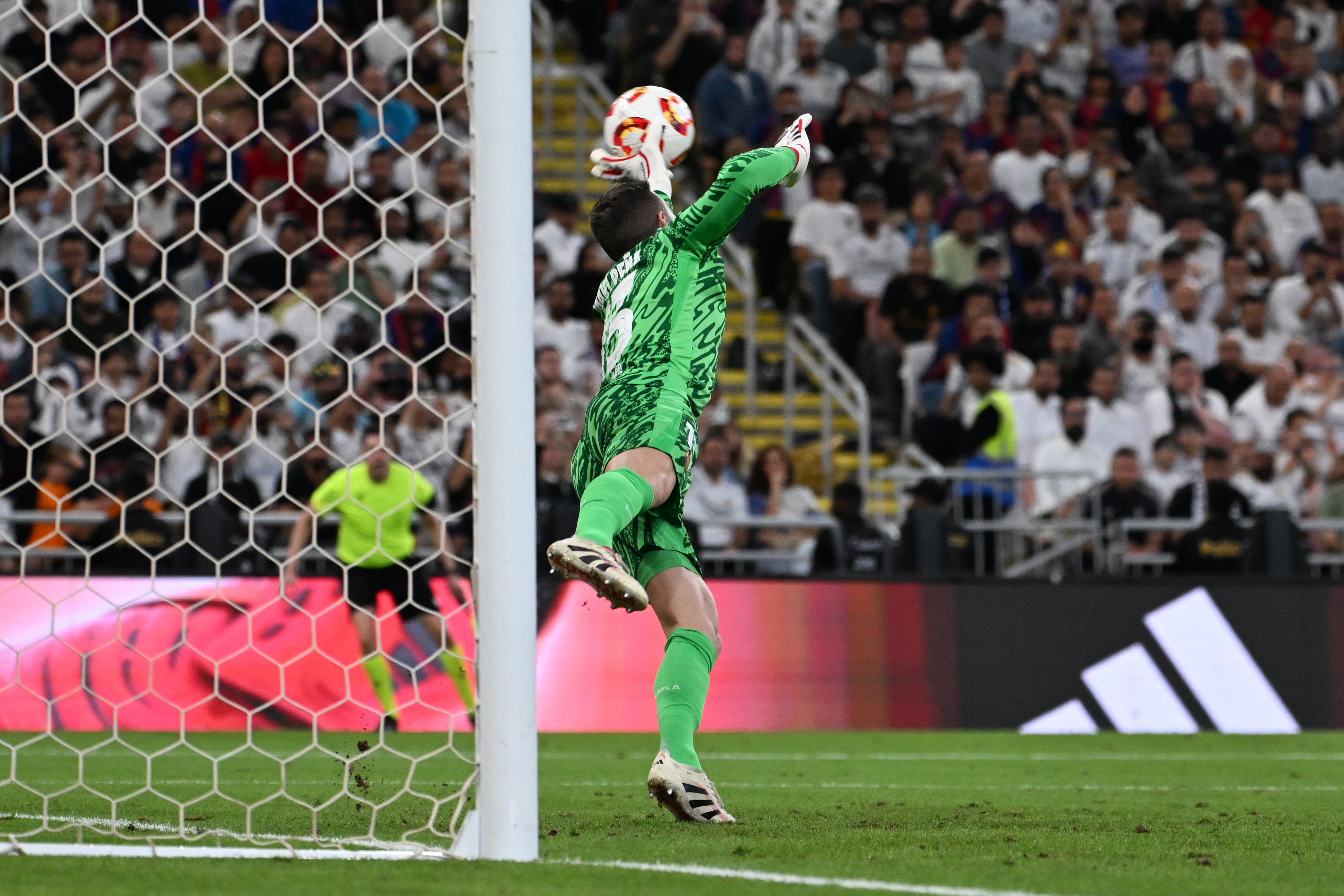 西班牙豪门展露锋芒，赛季冲刺态势逐渐清晰