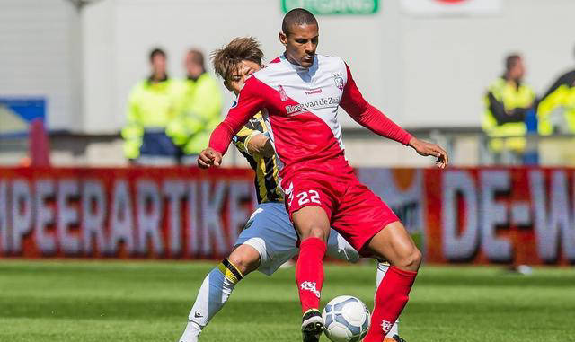 马赛防线稳固不漏,连续两场零封对手 马赛防线稳固不漏,连续两场零封对手