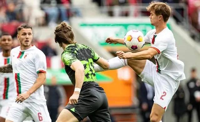 悟空体育-沃尔夫斯堡门将表现出色，帮助球队获胜