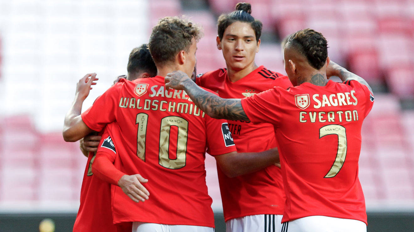 葡萄牙球员在比赛中表现出色 葡萄牙球员在比赛中表现出色