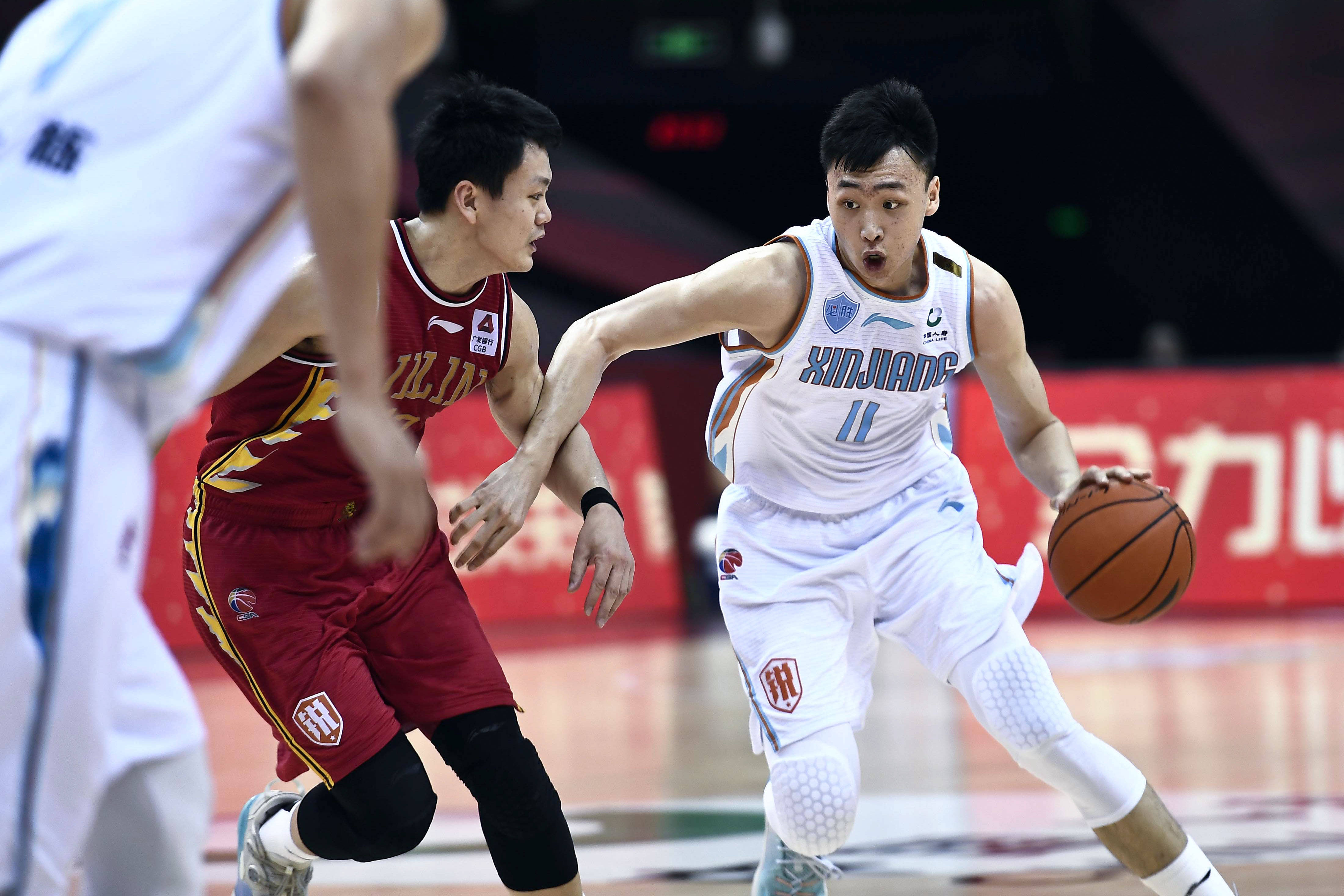 悟空体育官方网站-球场内外竞争激烈,无尽看点引发热议