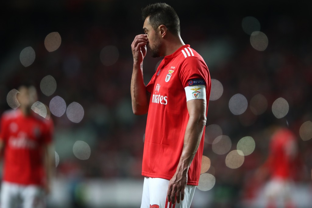 阿贾克斯登顶，再次取得胜利