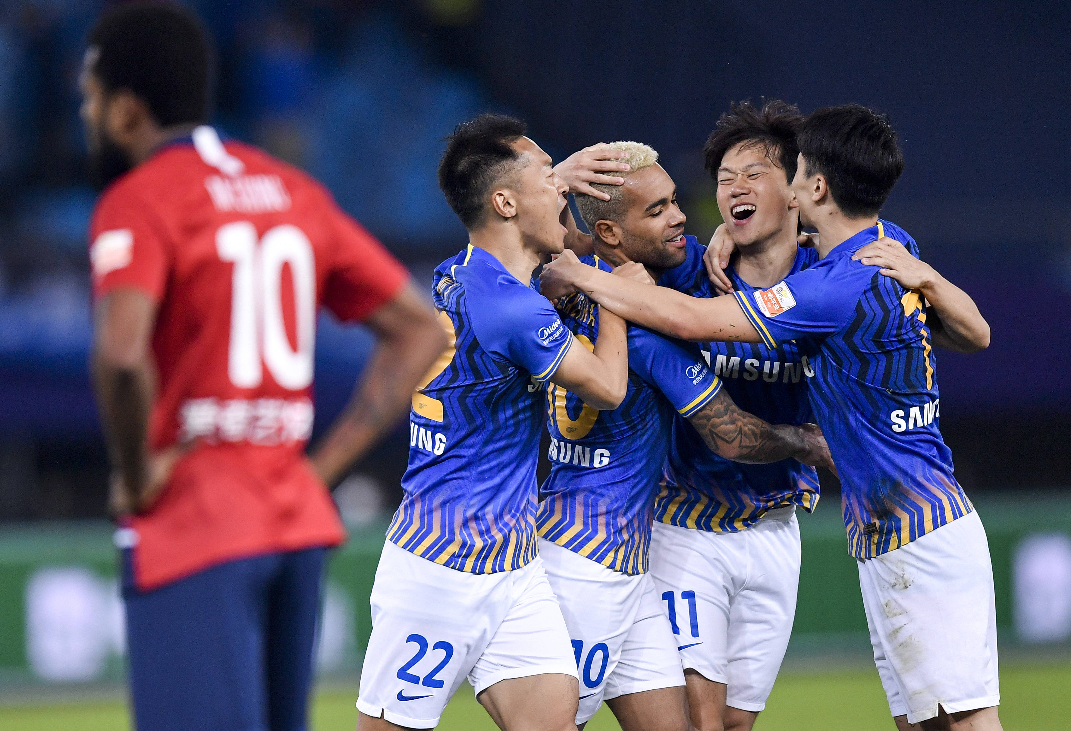 悟空体育官方网站-苏宁对阵建业：主场作战气势如虹，士气高昂