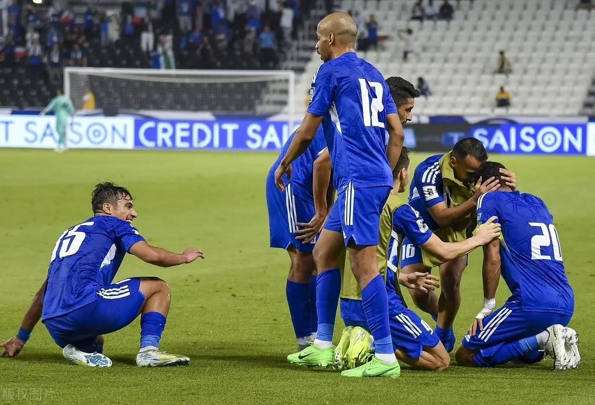 悟空体育-国际足球赛事上各队队员奋勇拼搏,激励人心