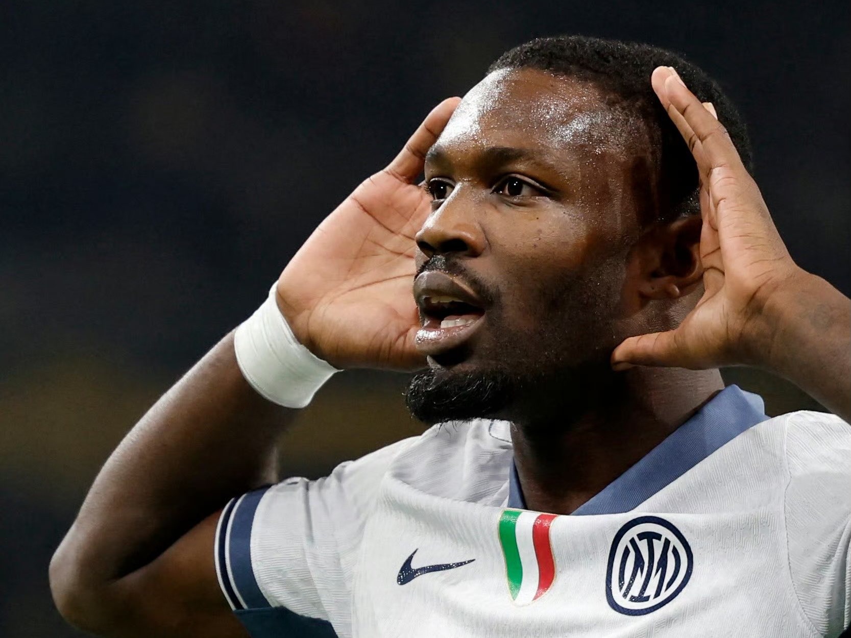 悟空体育官网-那不勒斯冷门胜利,赢得球迷掌声