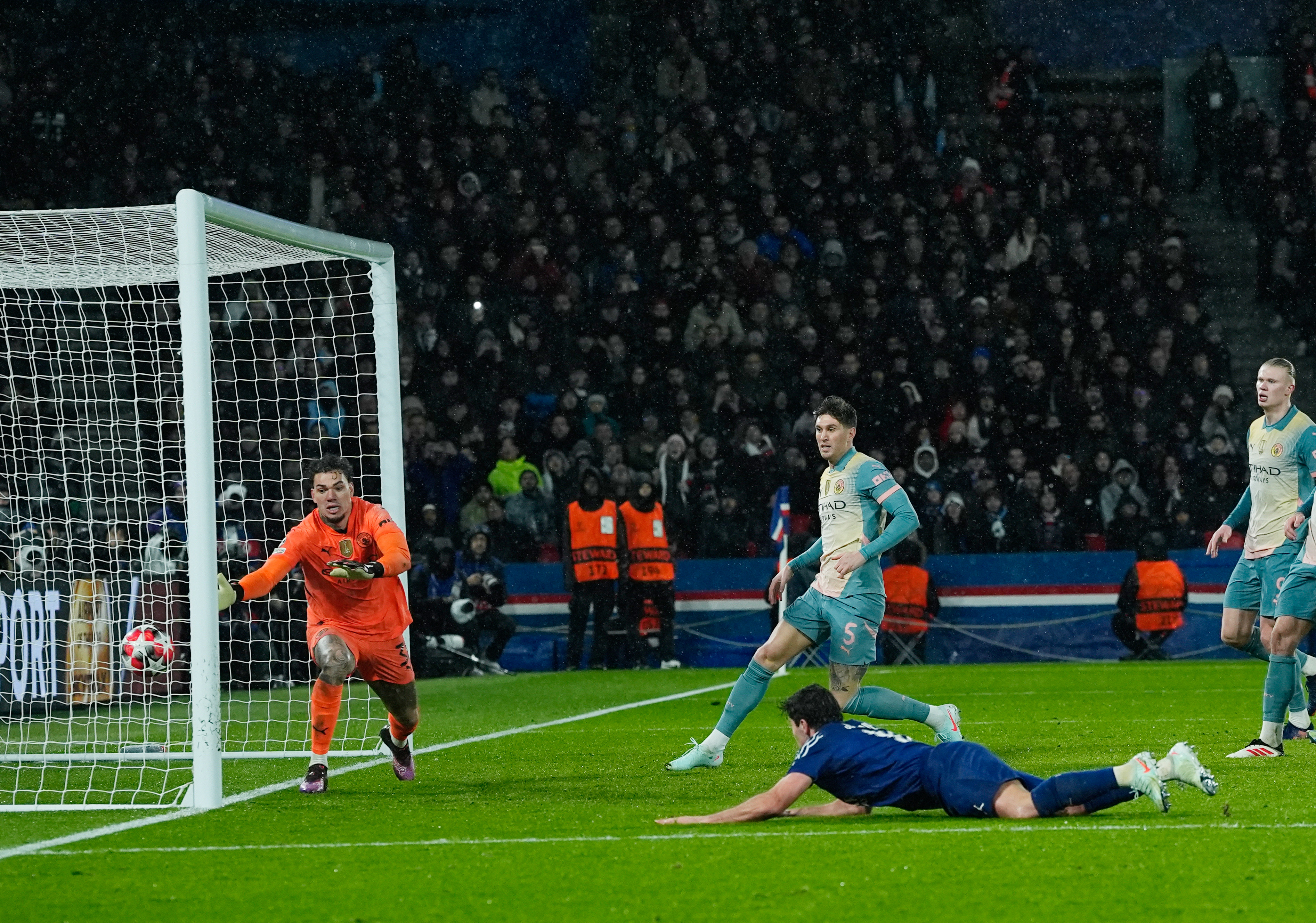 欧预赛战绩争夺,胜利即将降临 欧预赛战绩争夺,胜利即将降临