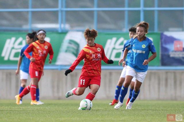 国际足球场上,女子队伍获胜 国际足球场上,女子队伍获胜