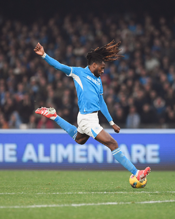 悟空体育官网-那不勒斯主场大破乌迪内斯,巩固领跑优势