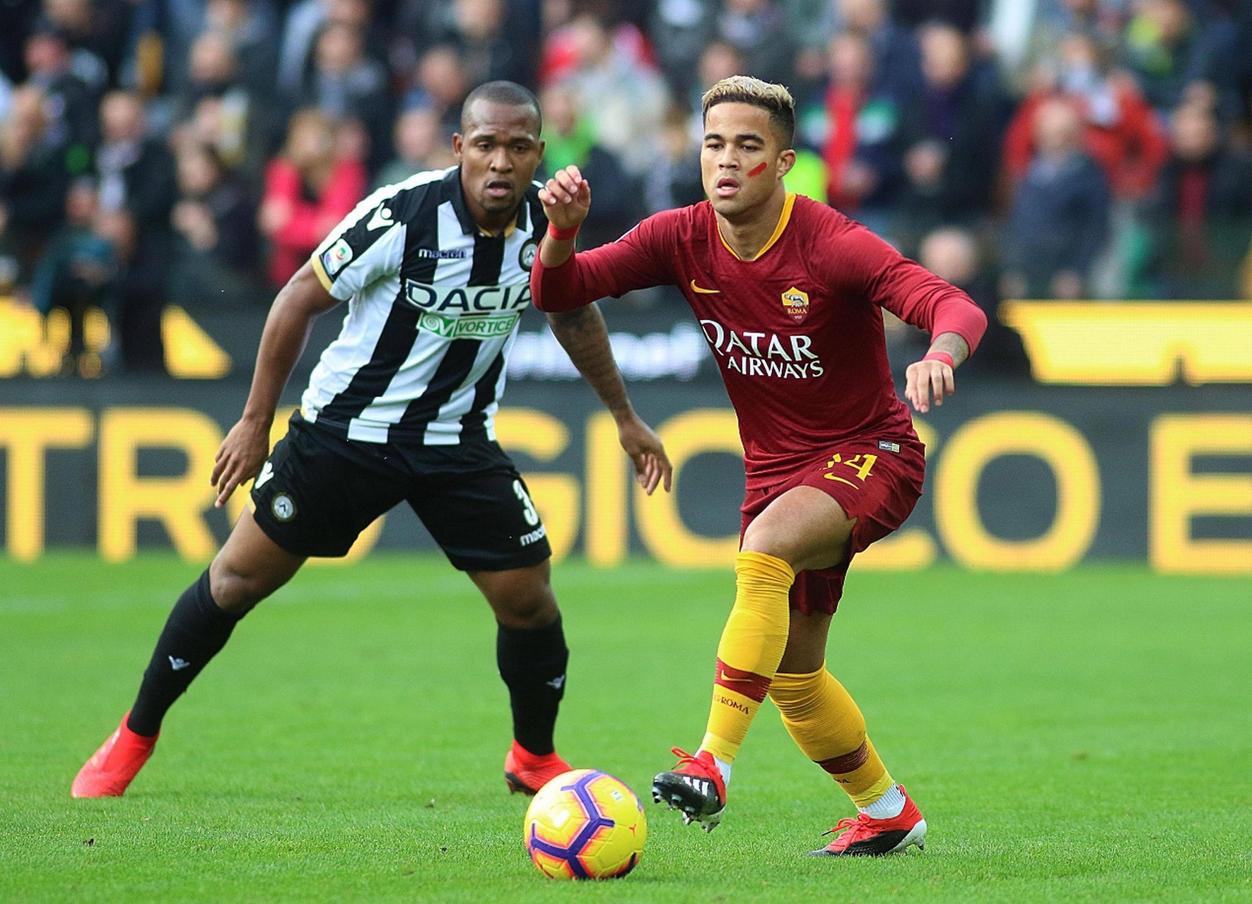 那不勒斯主场大破乌迪内斯,巩固领跑优势 那不勒斯主场大破乌迪内斯,巩固领跑优势