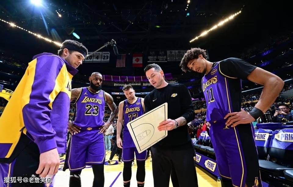 悟空体育官方网站-湖人队全队专注战斗展现凝聚力