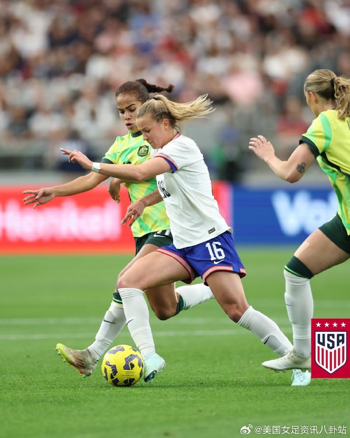 悟空体育-美国女足队员参加友谊赛,展现实力