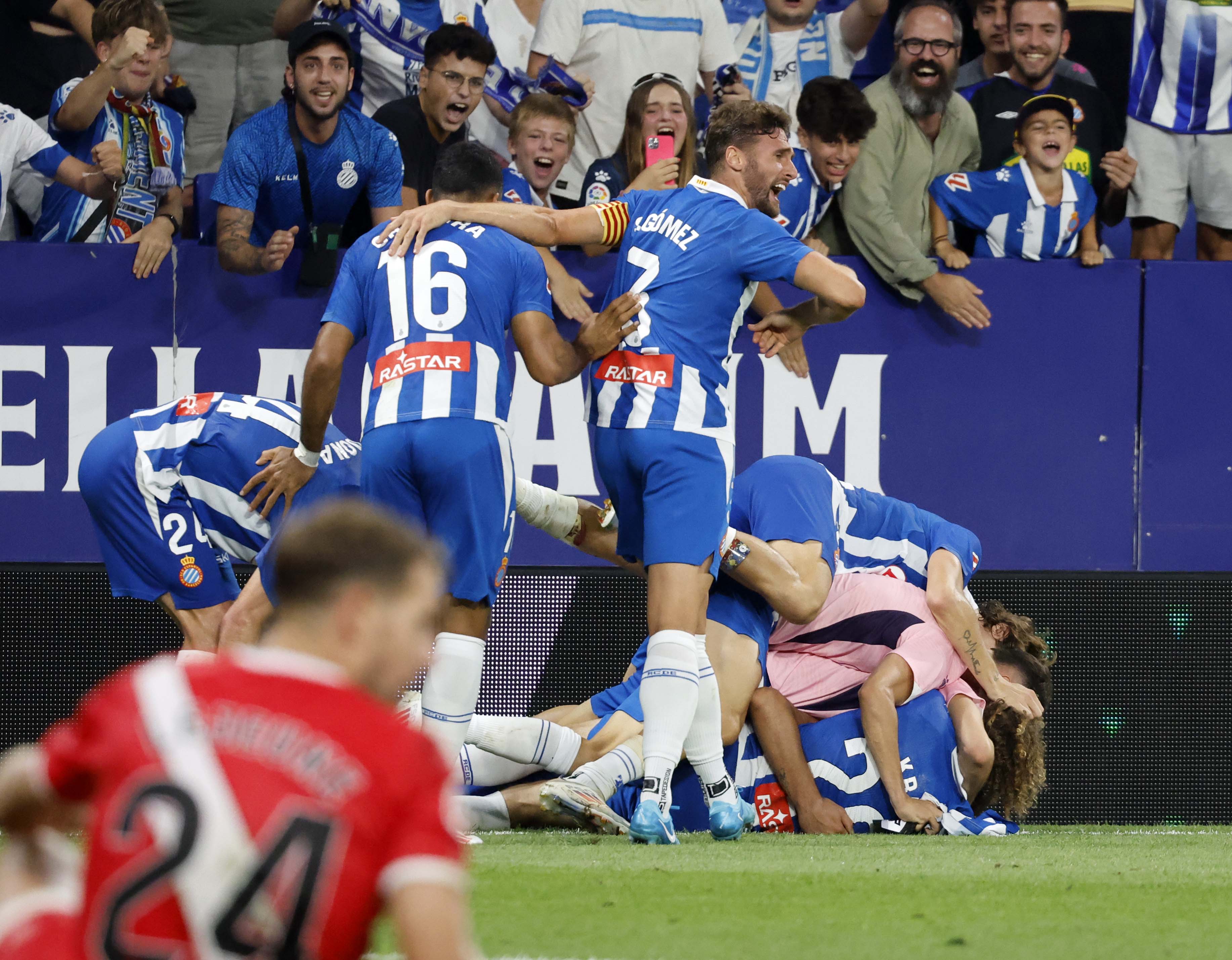 西班牙国家队连续取胜，士气飙升