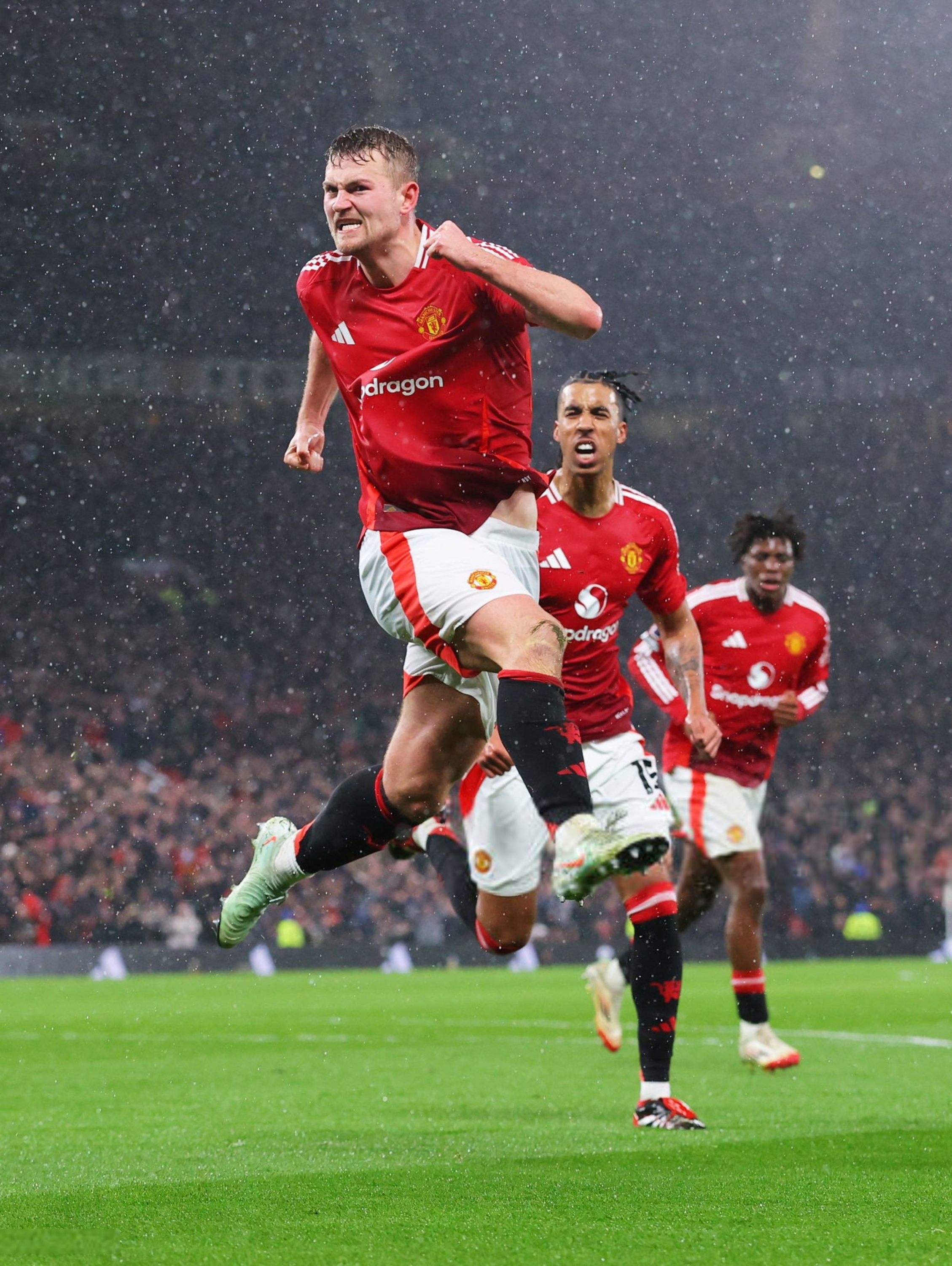 曼联客场取胜，重返前四位置