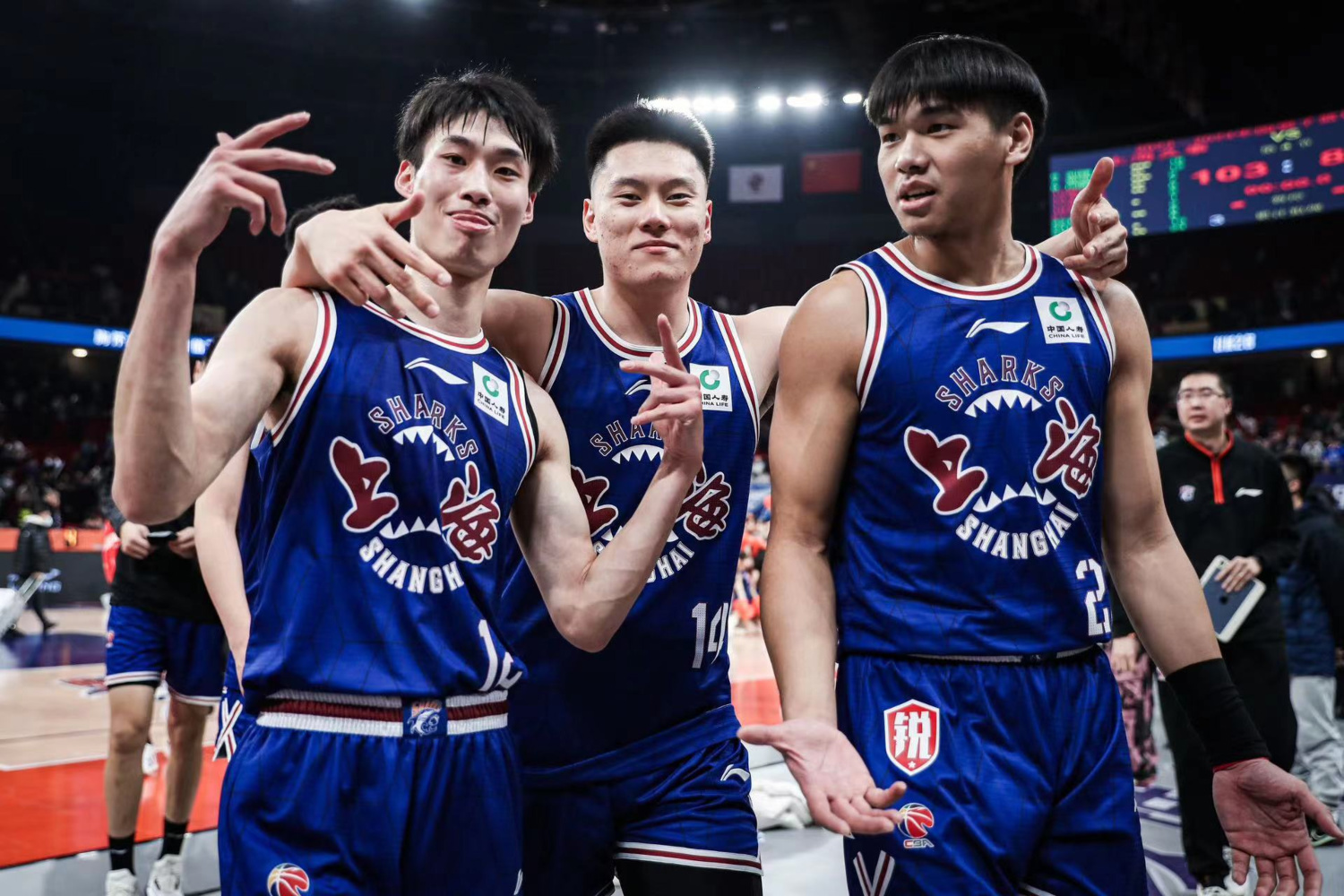 上海男篮客场击败武汉队,稳坐第二 上海男篮客场击败武汉队,稳坐第二