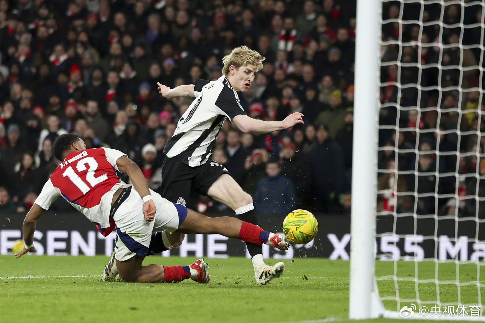 阿森纳主场胜利,追赶前四名 阿森纳主场胜利,追赶前四名