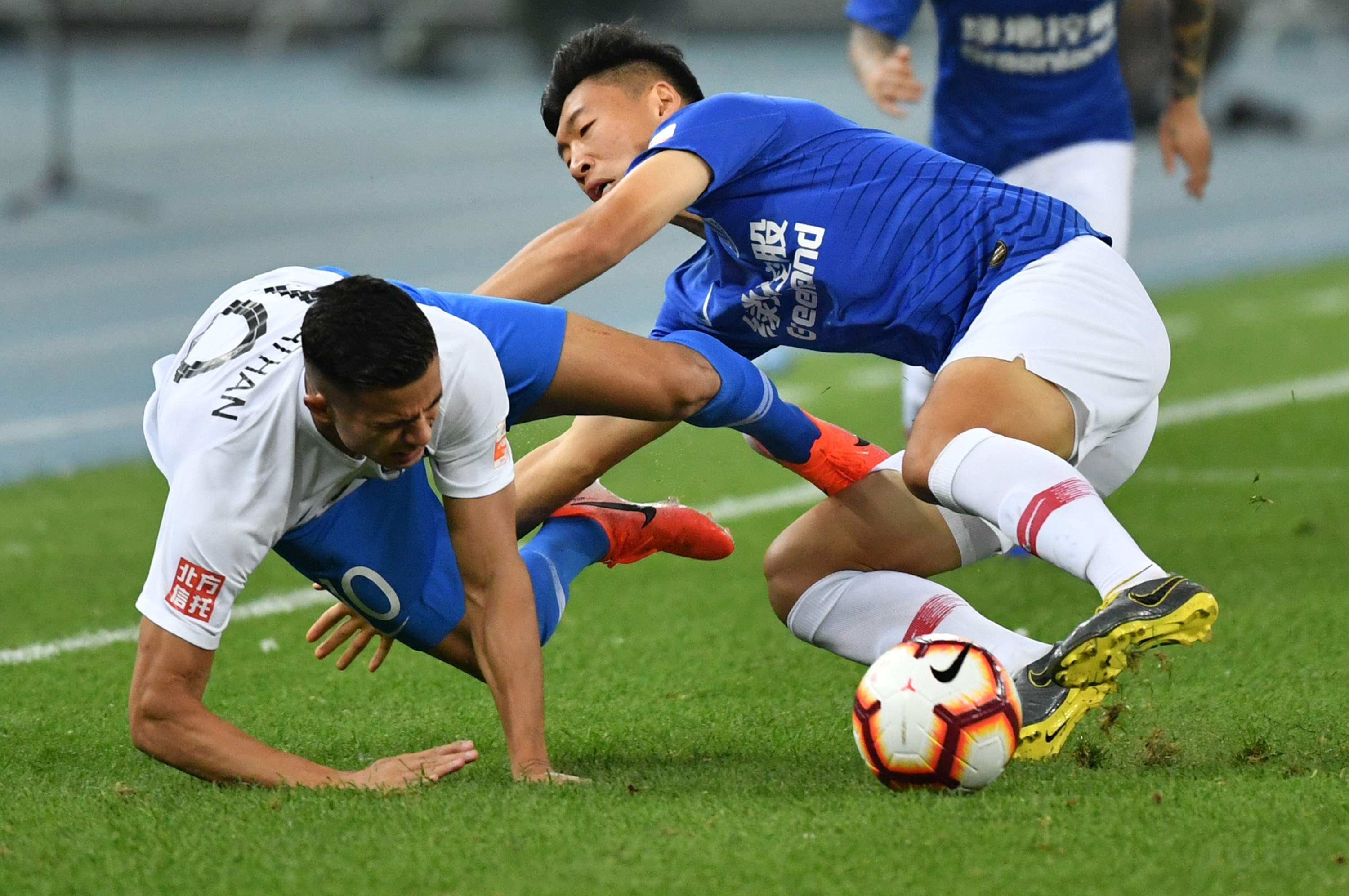 悟空体育官网-广州富力主场战胜对手,继续火热追赶领头羊