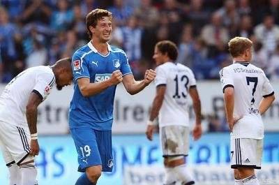 悟空体育官方网站-沙尔克04连续遭遇挫败：保级困难重重