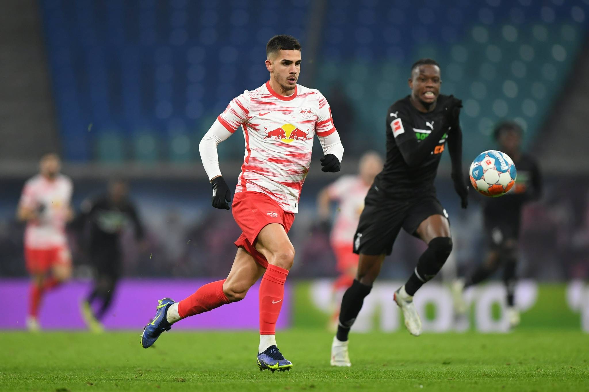 门兴格拉德巴赫轻取对手,豪取三分 门兴格拉德巴赫轻取对手,豪取三分