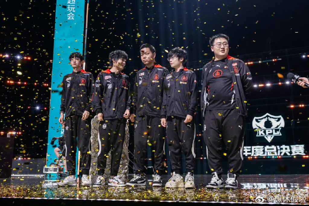 悟空体育-空中战役角逐!球队拼尽全力迎接挑战