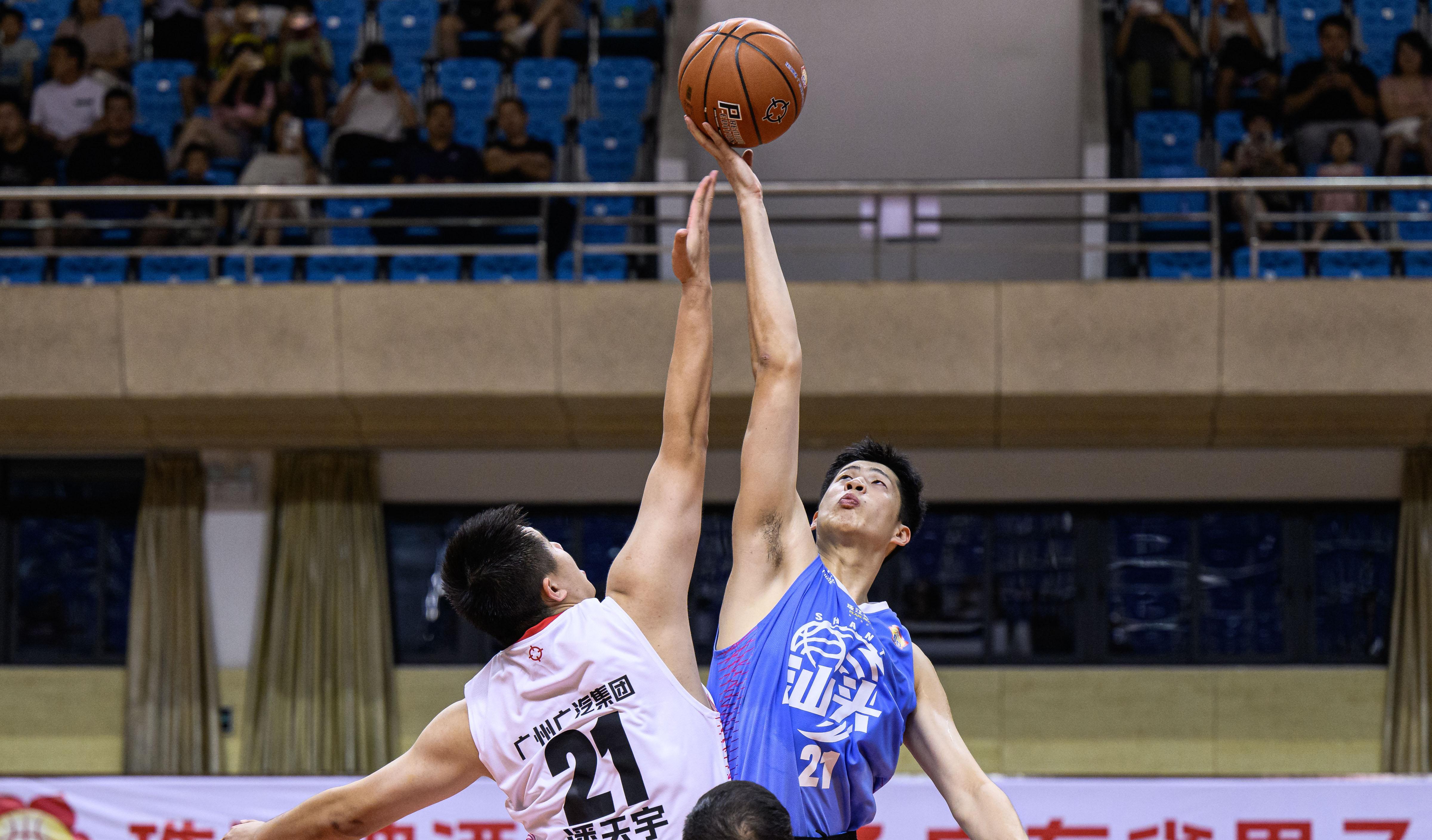 悟空体育-哈尔滨男篮在比赛中展现出色发挥,取得胜利