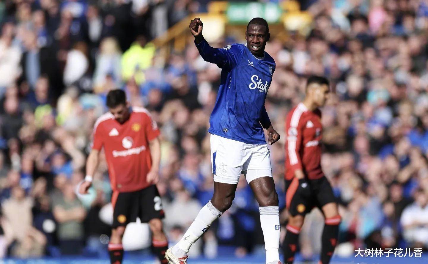 悟空体育-本赛季联赛场面惊险刺激,多场胶着战局令球迷热血沸腾