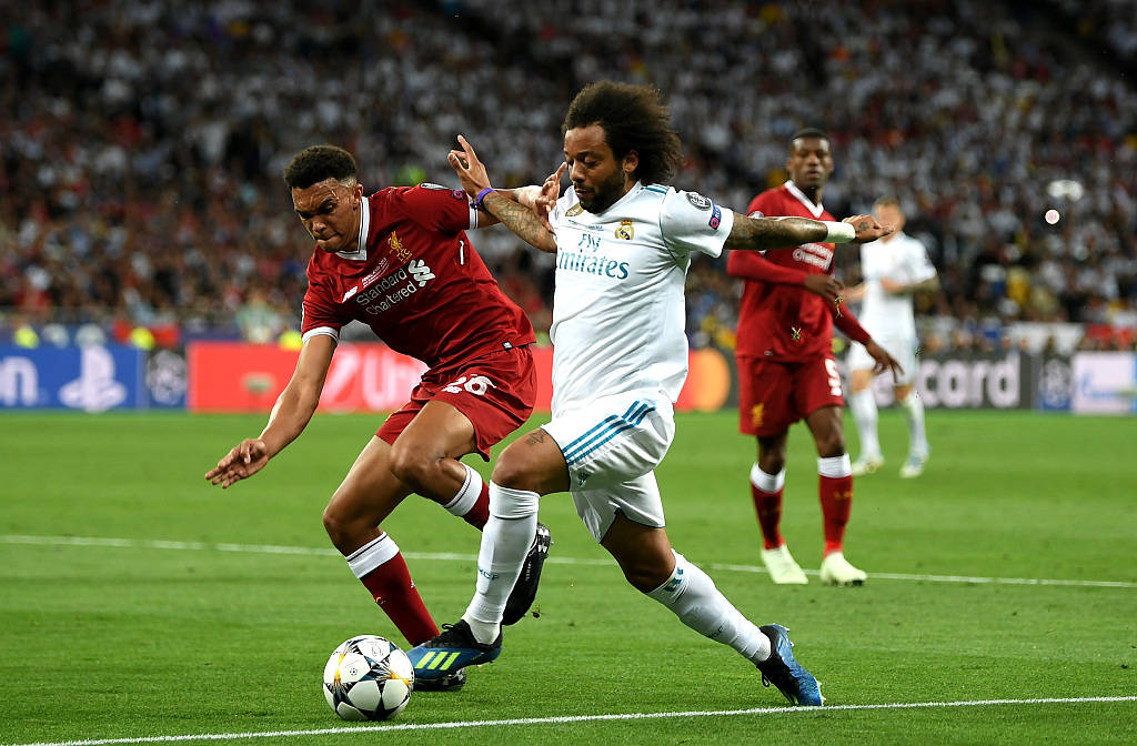 利物浦后防表现稳健,范迪克和阿诺德合作默契不可阻挡 利物浦后防表现稳健,范迪克和阿诺德合作默契不可阻挡