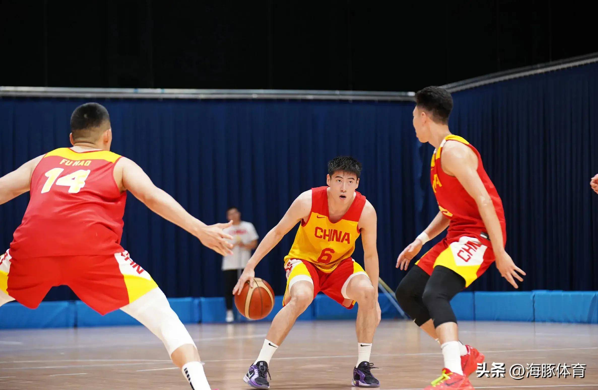 球员们集训备战国际赛事,提升整体实力 球员们集训备战国际赛事,提升整体实力