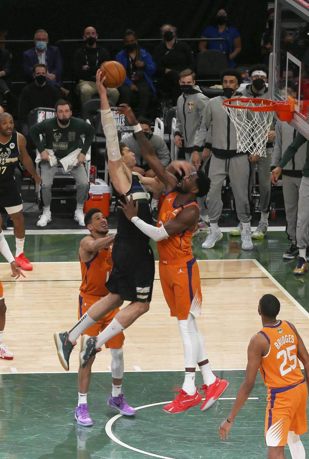 悟空体育官网-雄鹿队阵容完善,有望冲击总冠军