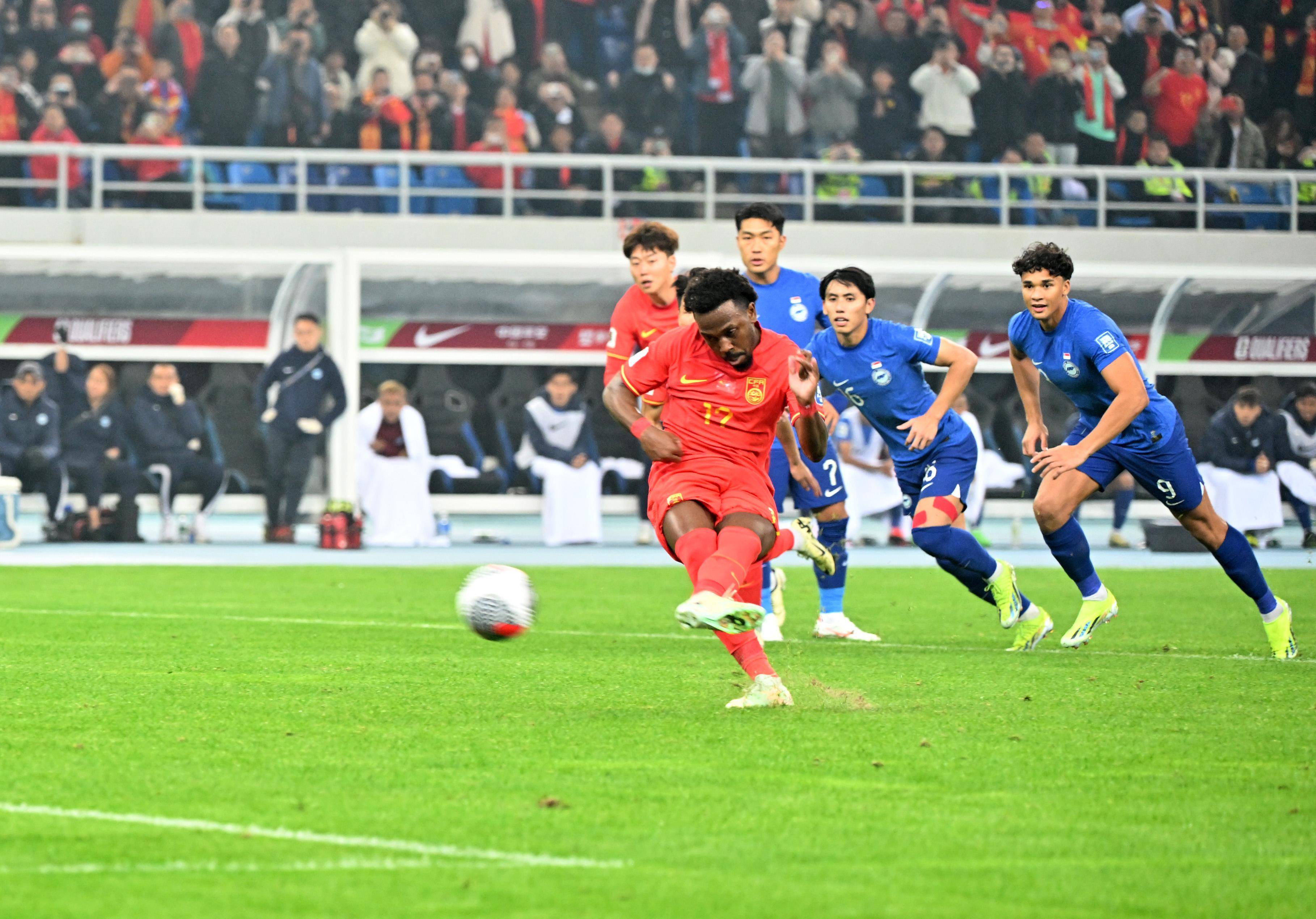 悟空体育-精彩的足球比赛呈现出百转千回的激情