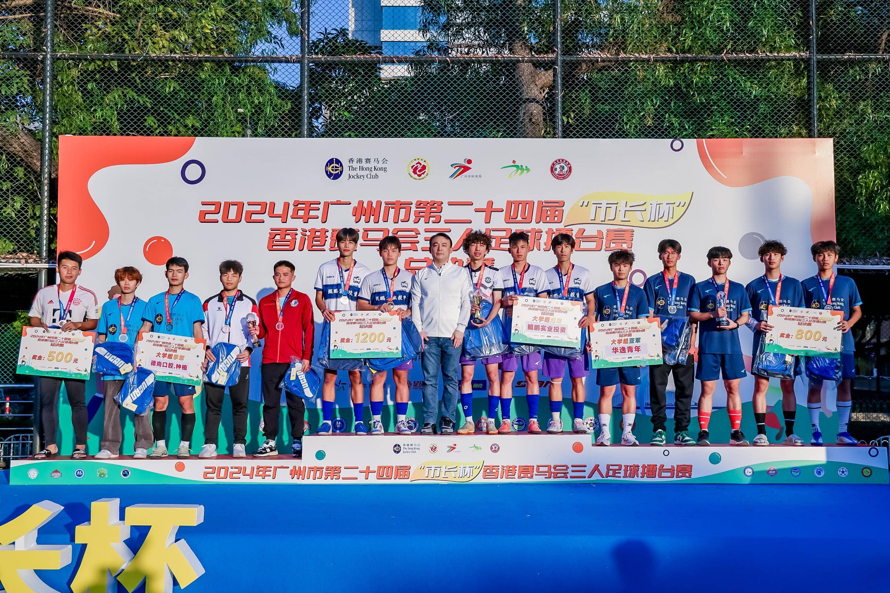 悟空体育-足球擂台对决激昂开打，精彩连连