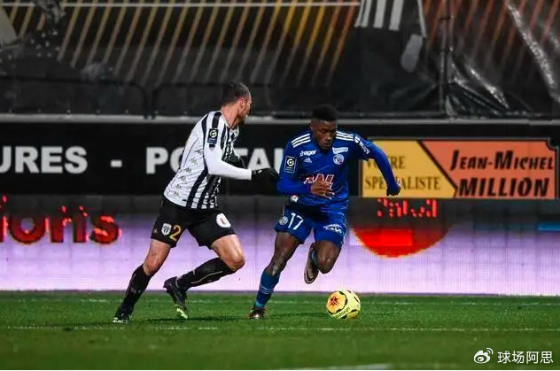 烏迪内斯豪取三分，冲击前四位置