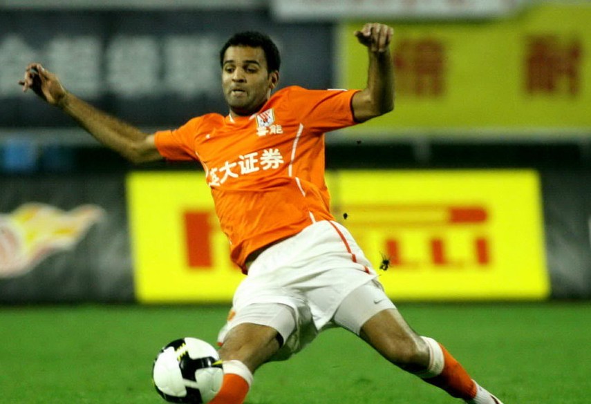 悟空体育-鲁能主帅不满裁判判罚,事后表达强烈不满并提出抗议