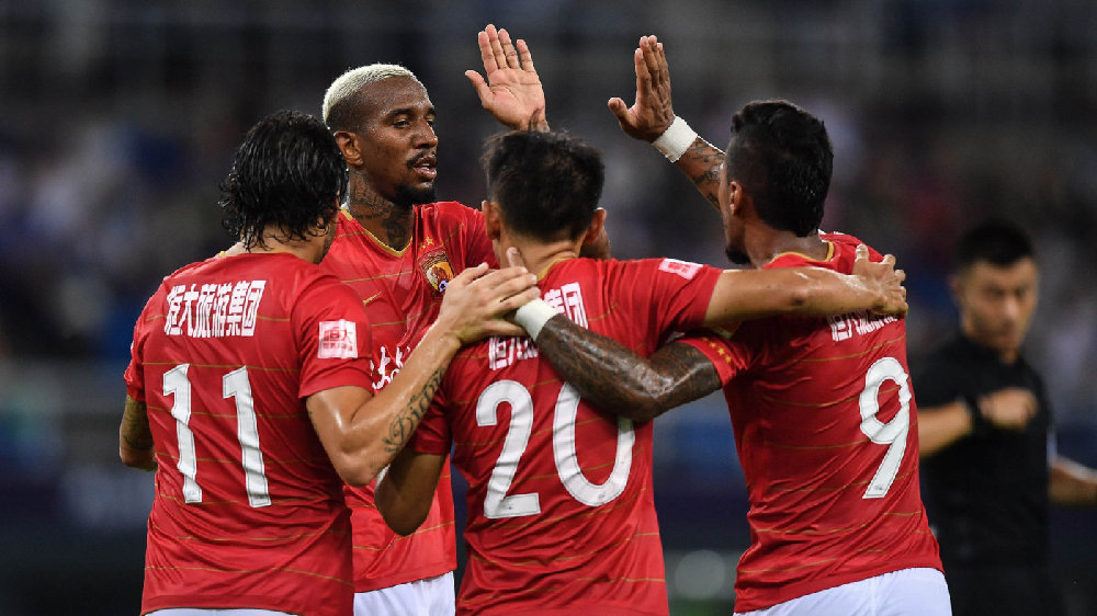 悟空体育官方网站-广州恒大客场大胜山东鲁能，稳固领跑地位