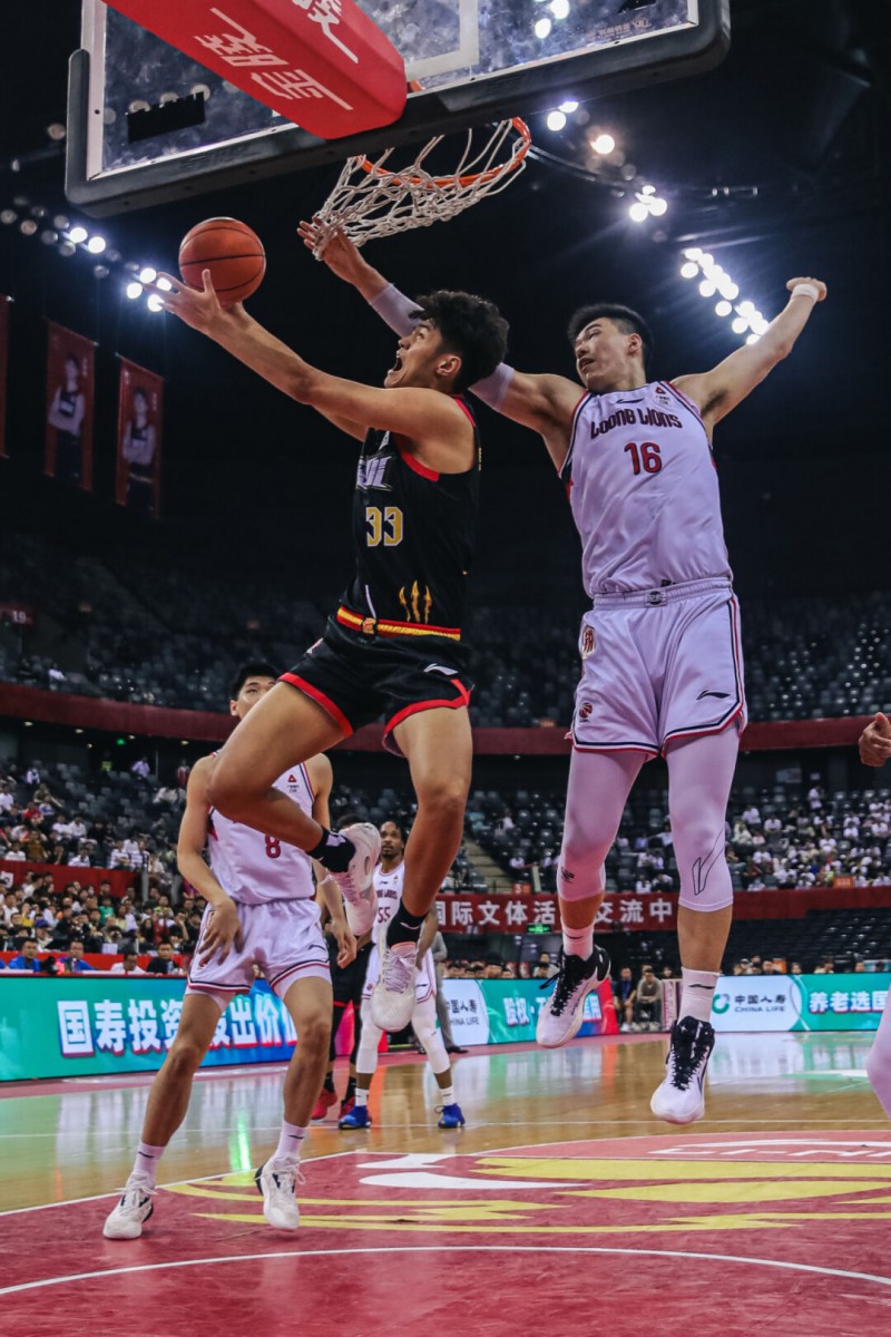 广东男篮坐镇主场,对阵逆风取胜 广东男篮坐镇主场,对阵逆风取胜