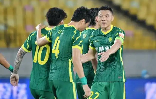 北京国安不敌上海上港,失去领先优势 北京国安不敌上海上港,失去领先优势