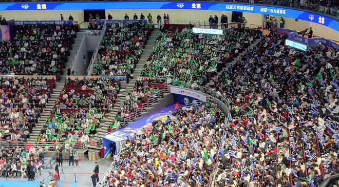 悟空体育官方网站-比赛中的精彩瞬间让球迷为之疯狂,场面震撼