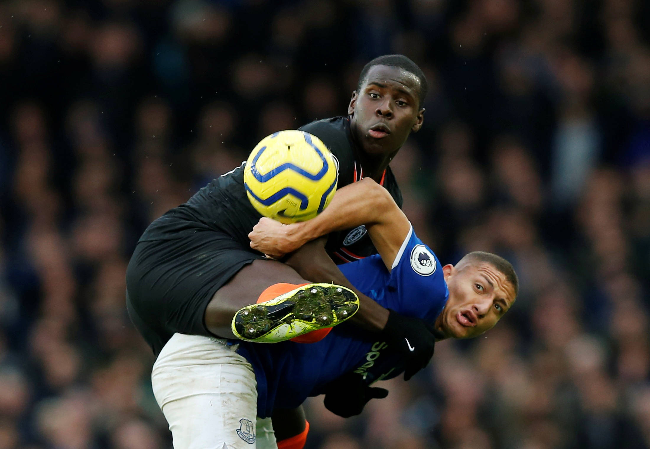 切尔西主场大胜,榜首位置牢不可破 切尔西主场大胜,榜首位置牢不可破